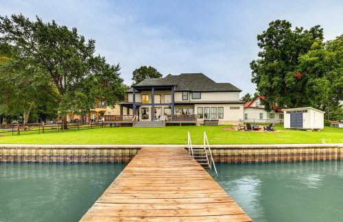 Hot Tub, Fire Pit! High-End Cedar Creek Lake Haven - Foto 2