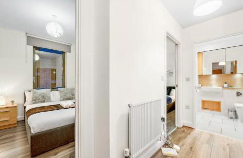 Modern 3-Bed Penthouse with Terrace & Gym, Near Canary Wharf, Weekly deals - Foto 38