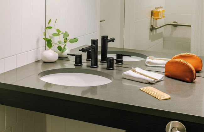 Sonder by Marriott Bonvoy Revival Apartments English Bay - Photo 37