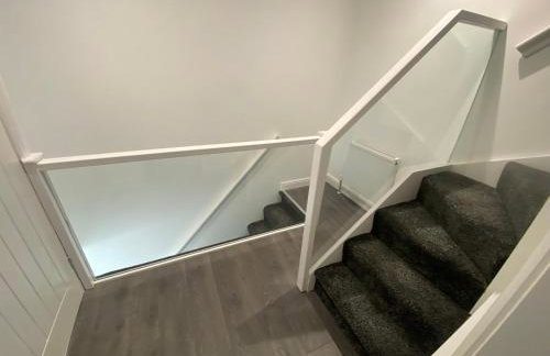 Luxury 3-Bed House-Jaquzzi Bath-Private Parking- suitable for contractors - Foto 20