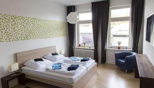 Stilvolle Altbauwohnung in zentraler Lage - Foto 4