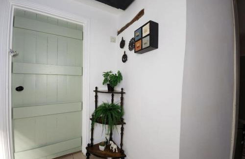 Swan Cottage 2-Bedroom-Netflix-Parking-Nature-Canal - Photo 32