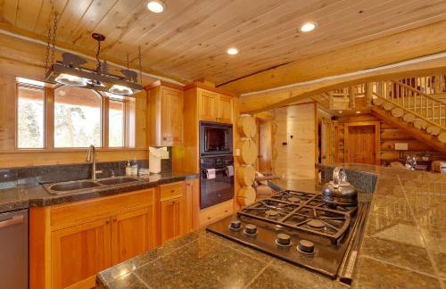 Fraser Chalet with Hot Tub and Mountain Views - Foto 10