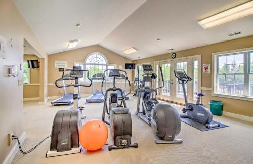 Renovated Ski-InandSki-Out Peru Condo at Bromley Mtn - Foto 26