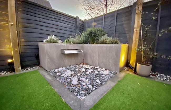 Stunning 4 Bed House With Cinema Room & Parking - Foto 28