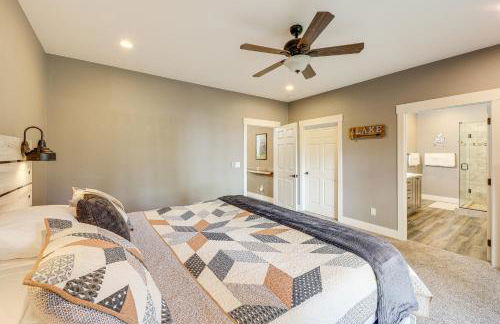 Deck and Views Scenic Group Getaway in Lakeside! - Foto 15