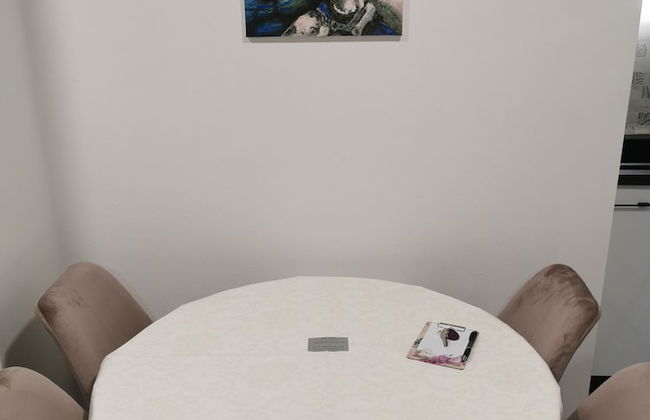 M & J Central Suites - Photo 35