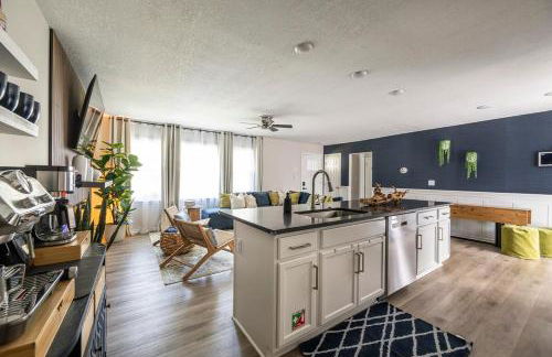 Modern Luxe 3B2B - Hot Tub - Game Room - EV Charger - Walk to Downtown LS - Foto 14