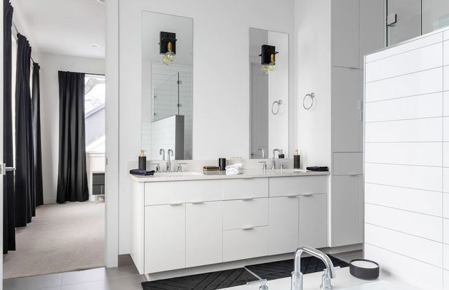 Insta-worthy Two House Corner Compound - Foto 30