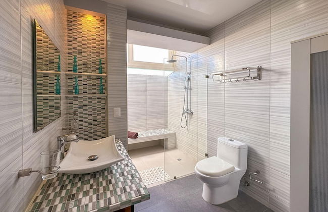 Incredible 3 BR Penthouse w BBQ Jacuzzi - Photo 48