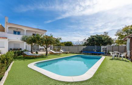 Sunny 3BDR Apt with Pool in Ferreiras by LovelyStay - Foto 26