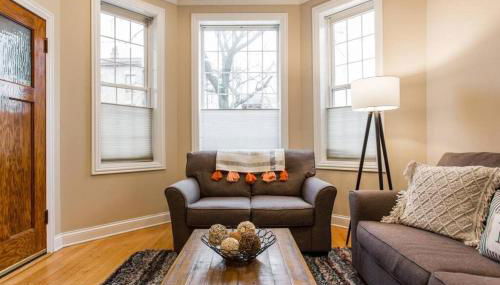 The Wrigleyville Deluxe -Steps from Wrigley Sleeps 10 - Foto 4