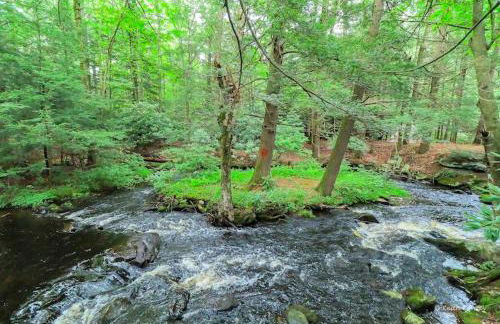 Traditional Wooden Cabin Rental in the Poconos, Pennsylvania - Foto 16