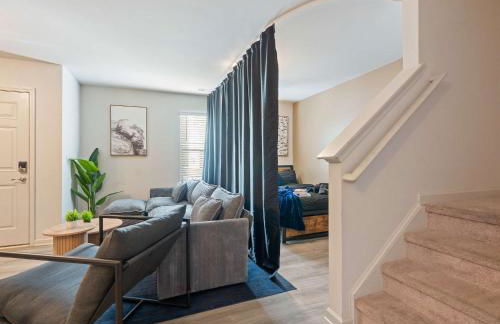 4BR Townhouse King Bed 2-Story Near NC State - Foto 43