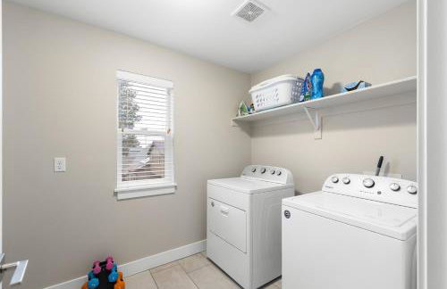 Modern Flagstaff Getaway with Mountain Charm. - Foto 27