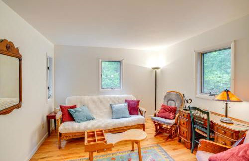 Great Barrington Lakeside Getaway with Kayak and Grill - Foto 30