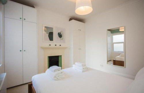 Stylish & Modern 3 Bed Flat in NW London With Garden - Foto 32
