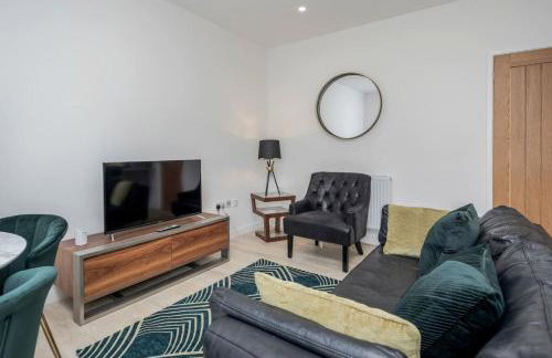 Elegant Epsom Modern Apartment - Photo 16