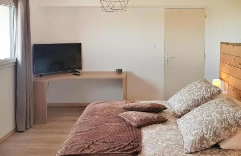 Lovely Home In Guisseny - Photo 24