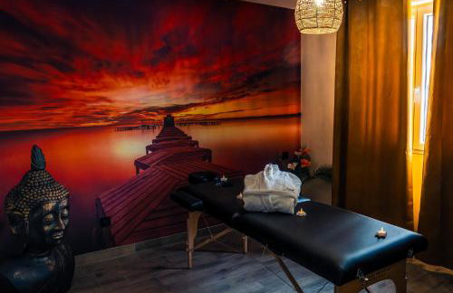 Love room jacuzzi La Villa Des Charmes - Photo 11