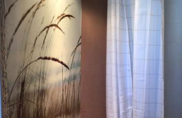 Les Fleurs De Lys, Suites'Appart , Entrée et Terrasse Privée Proche de la Mer - Foto 13