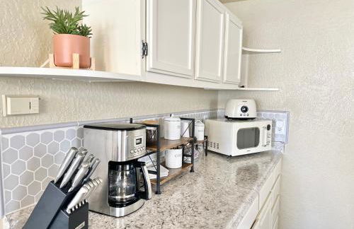 Near Downtown- Kitchen-washerdryer-parking - Foto 5