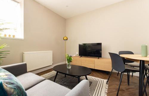 Plymouth by Charles Hope - Foto 5