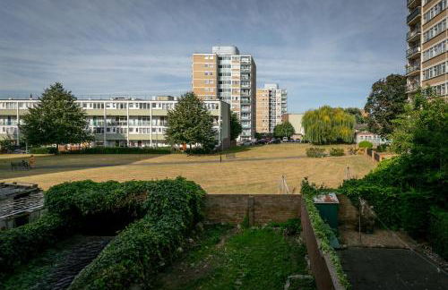 3BR Off A13 , Sleeps 6, 2mins to Langdon DLR,Free Parking - Photo 43