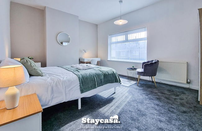 White Cozy House With Pool Table Game Room - Photo 29