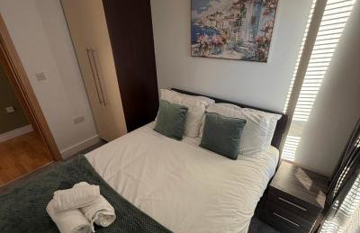Central Liverpool 2-Bed Balcony Apartment by StaySavvy Accommodation - Photo 9