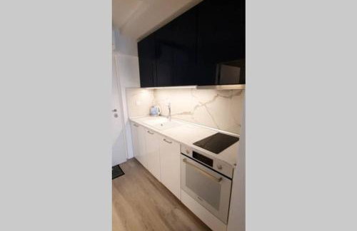 MARIA, Modern studio apartment with private parking - Photo 12