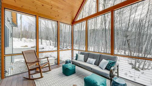 Mountain-View Home in Stoneham with Hot Yoga Studio! - Photo 2