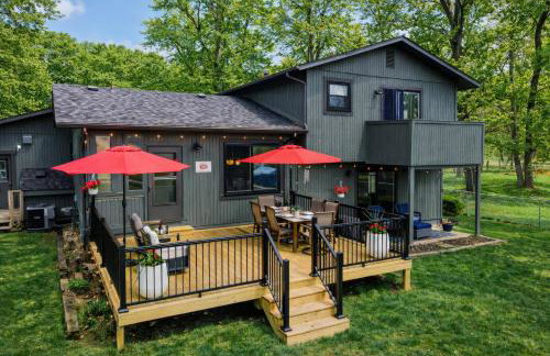 Lakefront Retreat with Views and Decks and Fire Pit - Foto 39