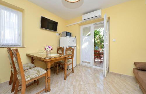 Villa Zdenka with heated pool - Photo 36