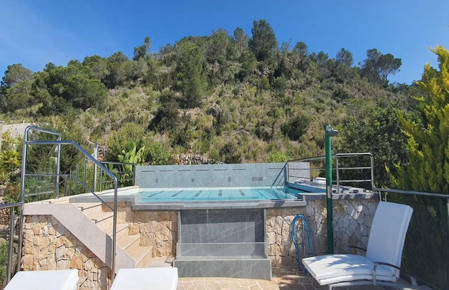 Unique Villa With Outdoor hot tub - Photo 1