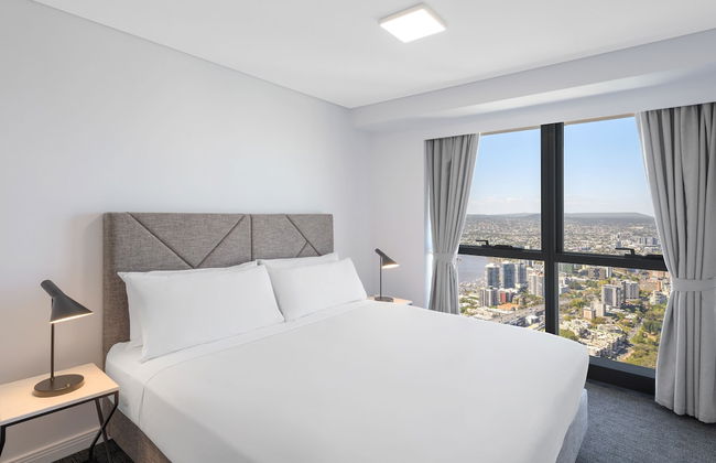 Meriton Suites Adelaide Street, Brisbane - Photo 13