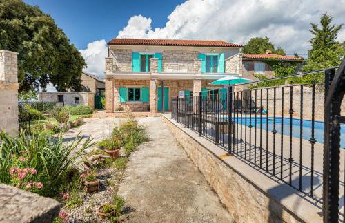 Lovely House Kristina with a pool - Photo 7