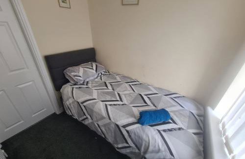 L & J Escapes - 8 Bedrooms suitable for Contractors and Families- Private parking available for 6 vehicles - Foto 10