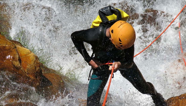 Água Fría Waterfall Rappelling - Photo 4, Rappelling down the waterfall