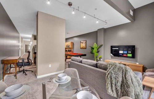 HUGE Luxe Downtown Flat: Pool Table & Parking - Foto 33