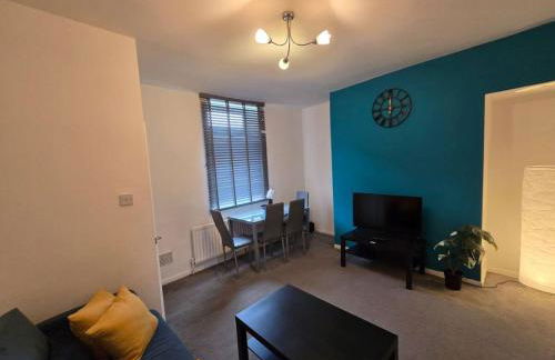 Comfortable 2BR Flat Great Location - Foto 2