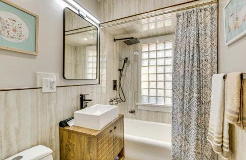 6 Mi to Arrowhead Stadium Charming Home with Porch! - Foto 16