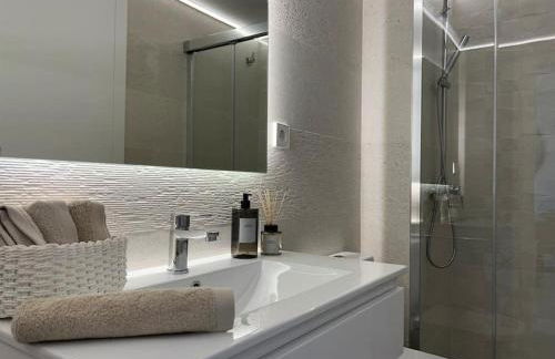 Apartamento 1ª Línea de Playa - Con Piscina y Parking - Photo 11