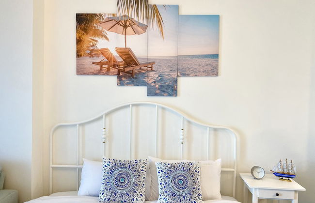 Marco Polo - Pastel Studio with Stunning Aerial City Views - Photo 4