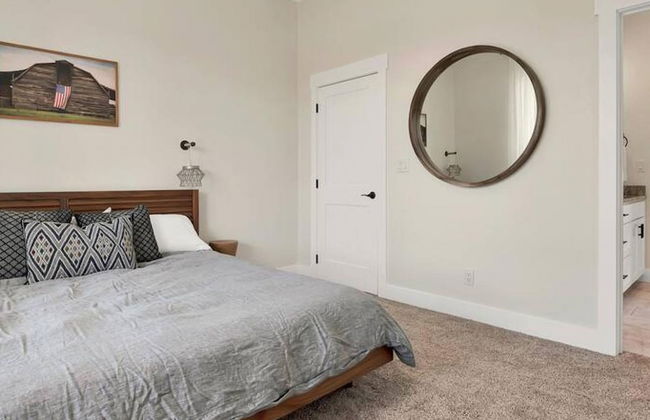 New Luxury Texas Farmhouse - Photo 24