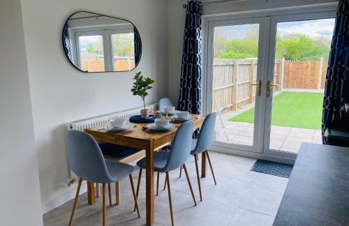 Modern Family Home with Off-Road Parking - Foto 4