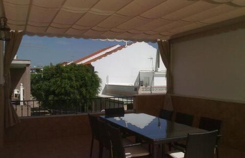 Casa céntrica, 3 dormitorios, gran terraza, cerca de la playa - Foto 16