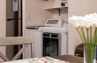 Madrona's Guesthouse- Convenient location, pet friendly - Foto 19