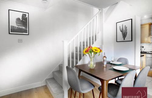 Woking - Front Garden Parking Pets Welcome - Photo 2