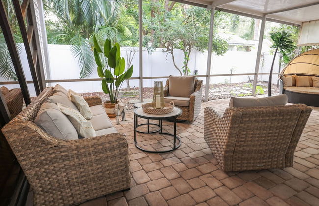 Golden Retreat: Expansive 6BR Home w Heated Pool ~ - Foto 38